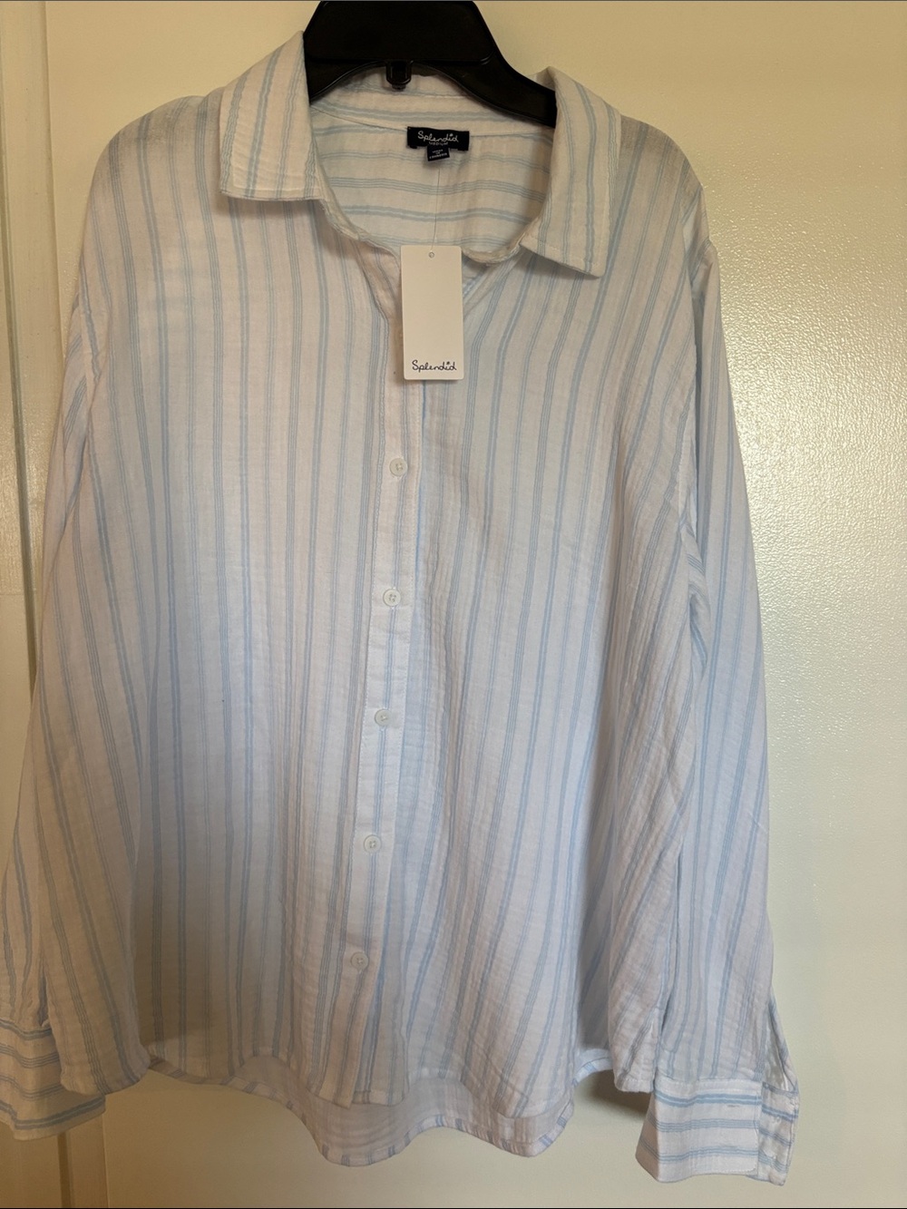Splendid White Shirt with Light Blue Stripes - Casual Button-Down size M